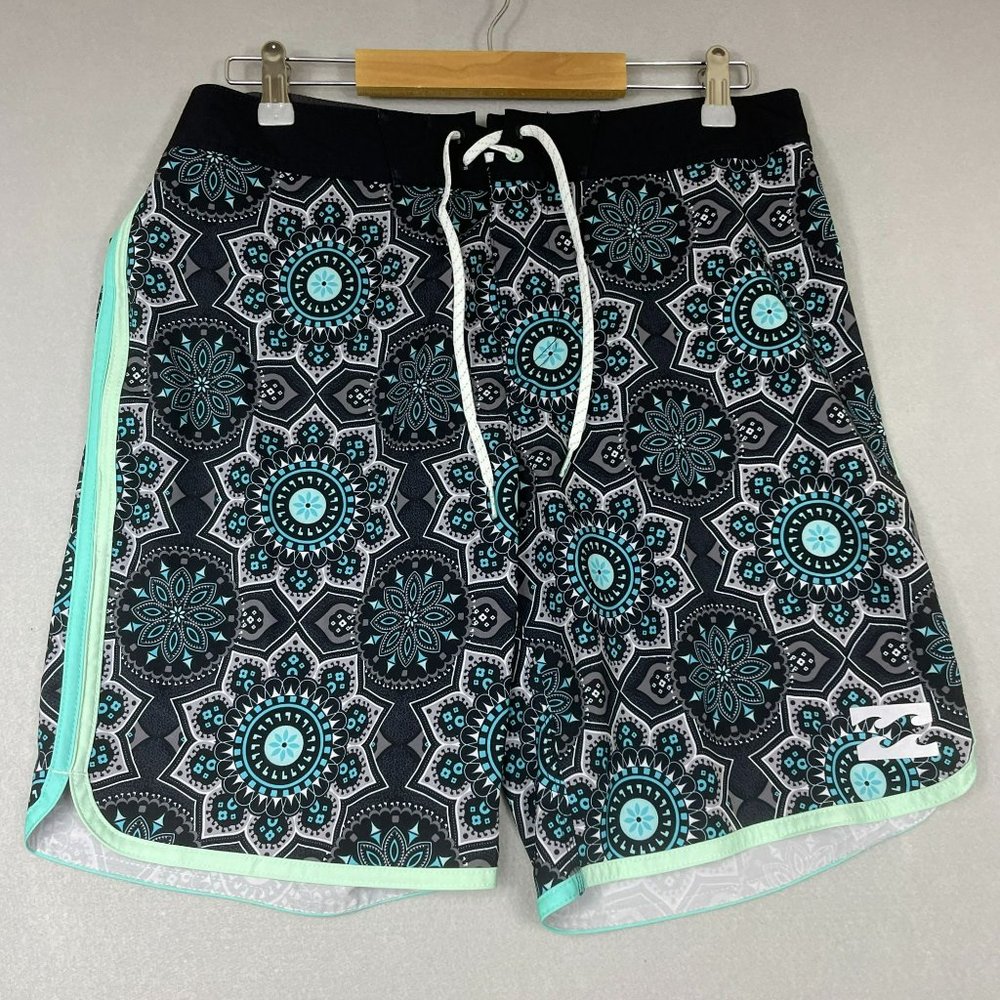 Billabong Platinum X Seventy 3 Mandala Print Board Shorts Size 33 Black Blue